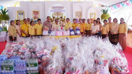 โครงการพลังบวร ฯ พม.เพชรบุรี ร่วมตักบาตรพระสงฆ์ เพื่อนำไปช่วยเหลือกลุ่มเปราะบางในพื้นที่