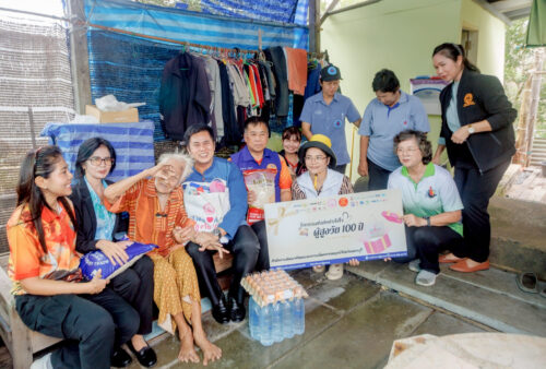 พม.เพชรบุรี จัดกิจกรรม “ส่งต่อกำลังใจผู้สูงวัย 100 ปี” ยกย่องคุณค่าแห่งวัยอย่างสง่างาม เพื่อเชิดชูเกียรติผู้สูงอายุที่มีอายุยืนถึงเกณฑ์ 100 ปี