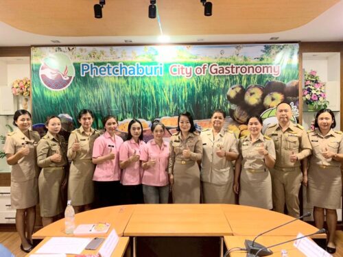 พม.เพชรบุรี จัดการประชุมชี้แจงแนวทางในการปฏิบัติหน้าที่ของผู้บริบาลคุ้มครองสิทธิผู้สูงอายุ และบันทึกข้อตกลงการปฏิบัติหน้าที่ของผู้บริบาลคุ้มครองสิทธิผู้สูงอายุ ประจำปีงบประมาณ พ.ศ. 2569