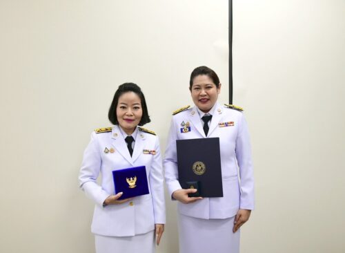 พม.เพชรบุรี เข้ารับพระราชทานเครื่องราชอิสริยาภรณ์ชั้นประถมาภรณ์มงกุฎไทย (ชั้นสายสะพาน) ณ ห้องประชุมประชาบดี ชั้น 19 อาคารกระทรวงการพัฒนาสังคมและความมั่นคงของมนุษย์